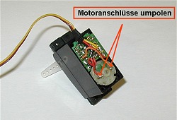 Anschlüsse am Servomotor umpolen