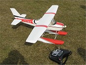 C-182 auf Schwimmern